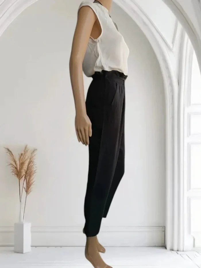 Combinaison sans manches M&W collection ,col ouvert,coupe fuselé ,taille mi-haute - photo numéro 3