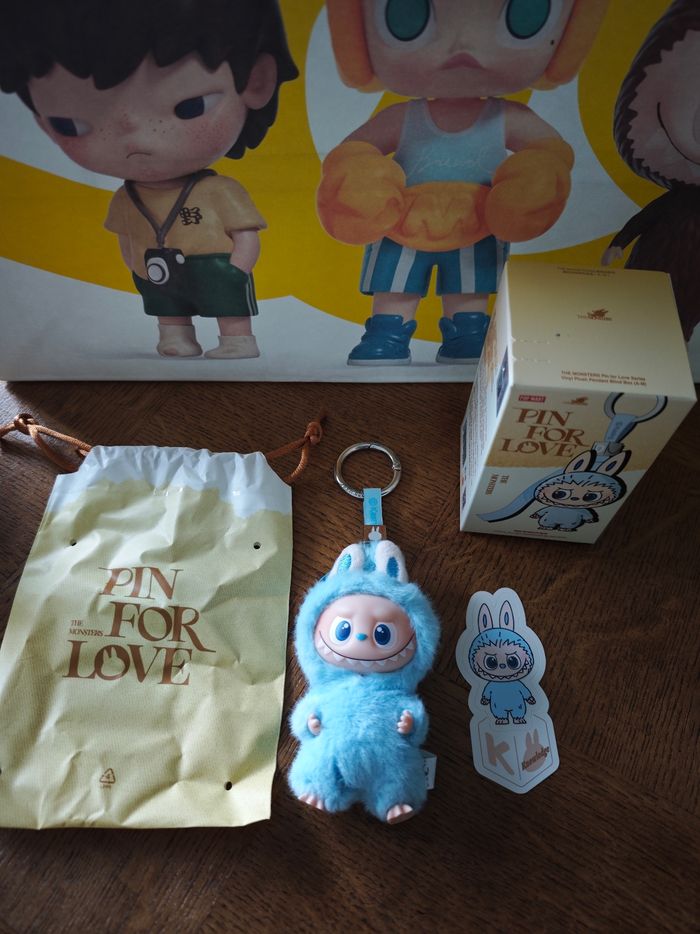 Pop Mart Pin for love - Lettre K
