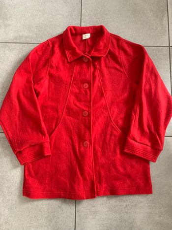 Manteau léger rouge taille S Taille assez grand je dirais plutôt taille 38/40