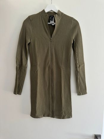 Robe moulante , ajusté kaki neuf forever 21 taille L