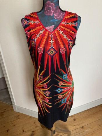 Jolie robe 👗, très colorée taille L/XL