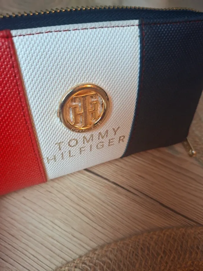 Portefeuille Tommy Hilfiger tricolore – logo doré - photo numéro 5