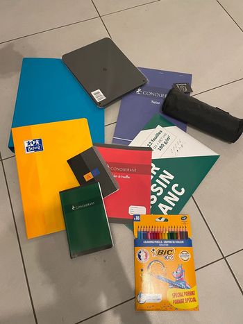 Lot neuf de fournitures scolaires