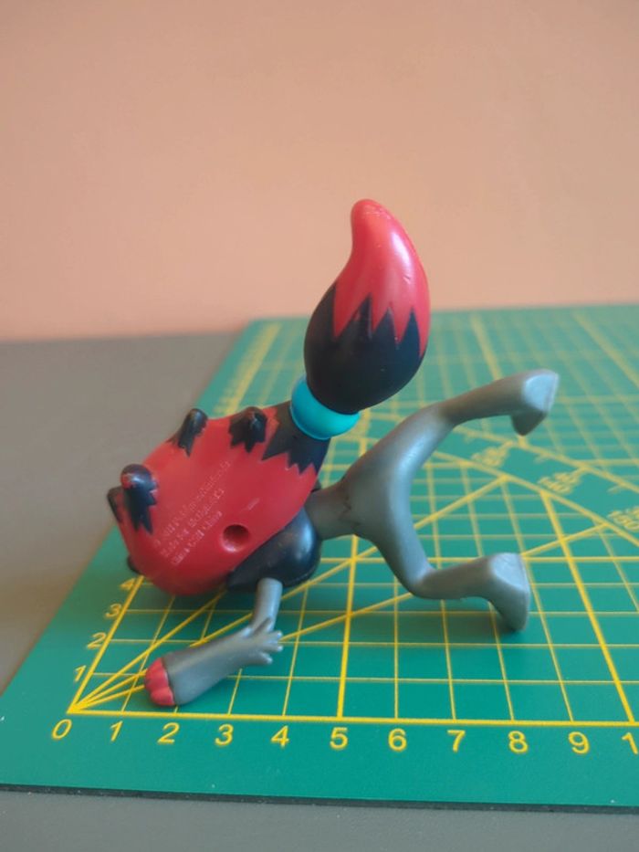 figurine pokémon zoroark - photo numéro 2