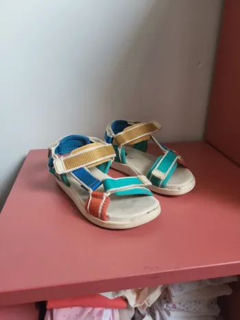 Sandales à scratch, 25