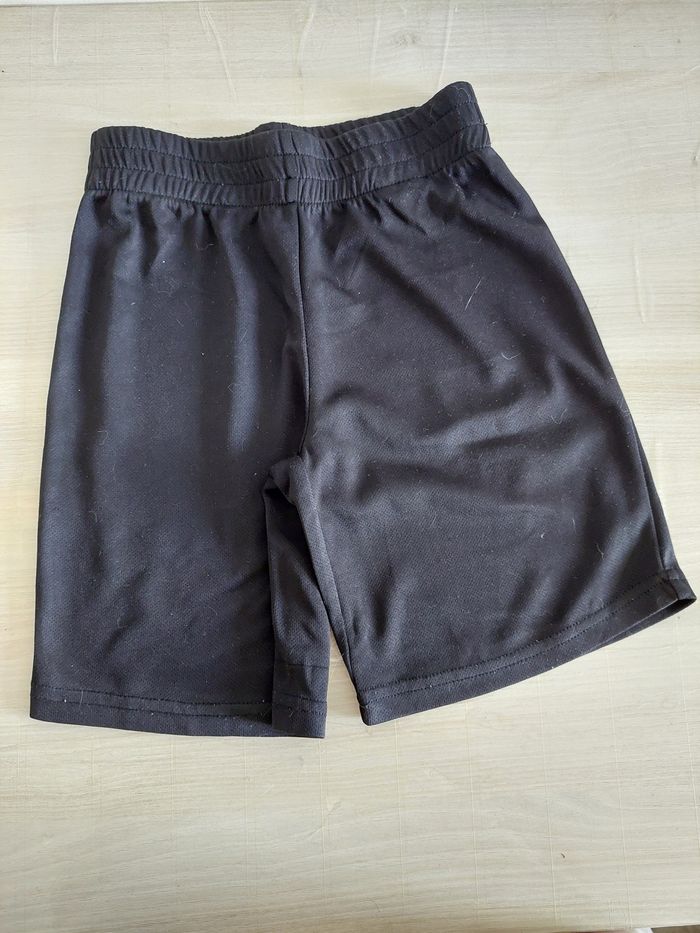 Short noir garçon 6/7ans