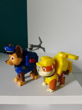 2 figurines d'action