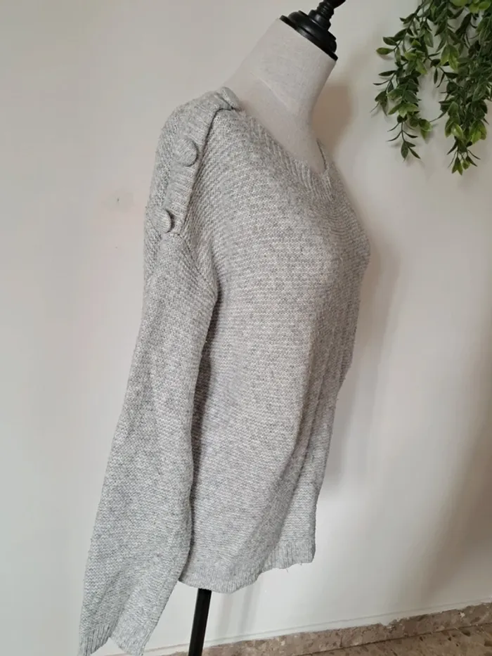 Pull gris chiné femme col bateau détails boutons - photo numéro 2