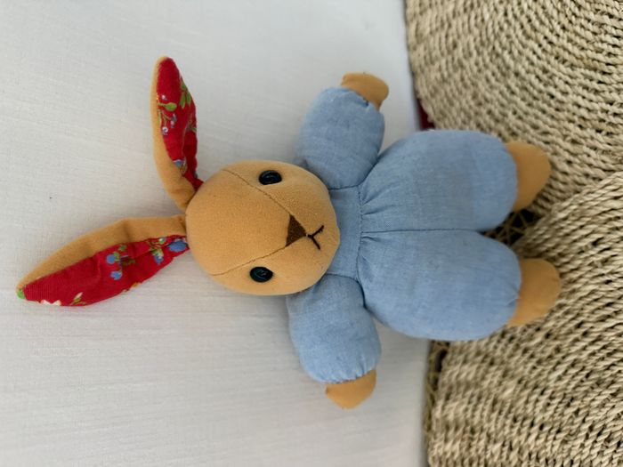 Doudou lapin beige bleu rouge fleurs AJENA - photo numéro 1