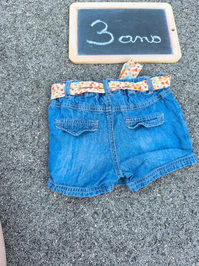 Jupe short taille 3 ans en très bon état - photo numéro 3