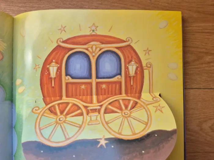 Livre "Cendrillon" avec des fenêtres à dévoiler - photo numéro 7