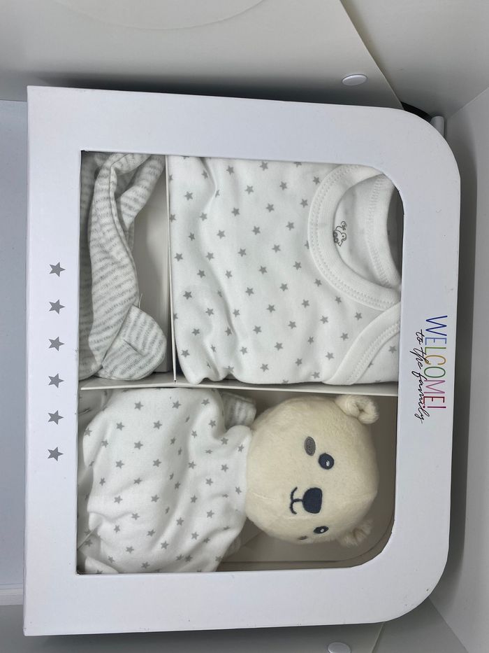 Coffret naissance blanc neuf - Bonnet, Doudou, Body, pantalon