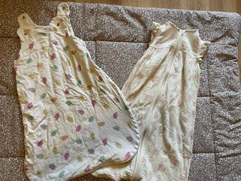 Lot 2 gigoteuse fille