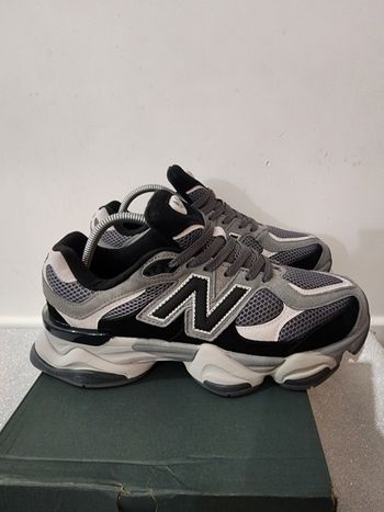 Basket New balance9060 taille 42 neuf avec boîte homme sport promenade 