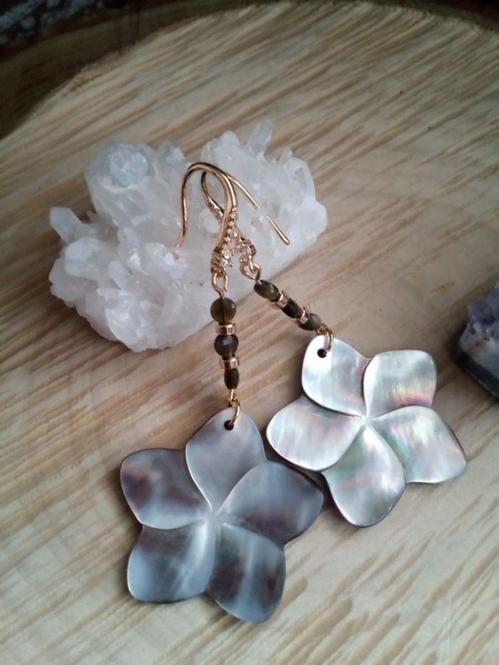 Boucles d'oreilles nacre grise et pierres naturelles d'obsidienne céleste - photo numéro 3