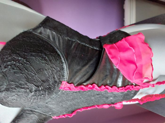 Guêpière bustier noir & rouge – Taille S/M style glamour. - photo numéro 8