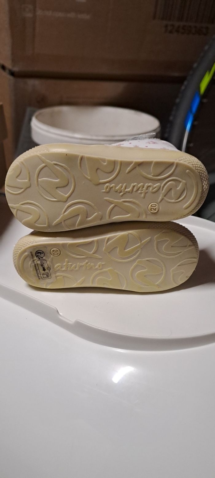 Sandales Naturino taille 20 - photo numéro 2