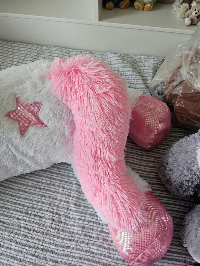 Énorme licorne en peluche - photo numéro 4