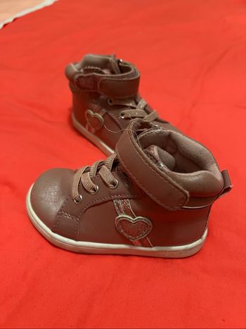 Paire de baskets fille pointure 21 marque Freemouss bon état