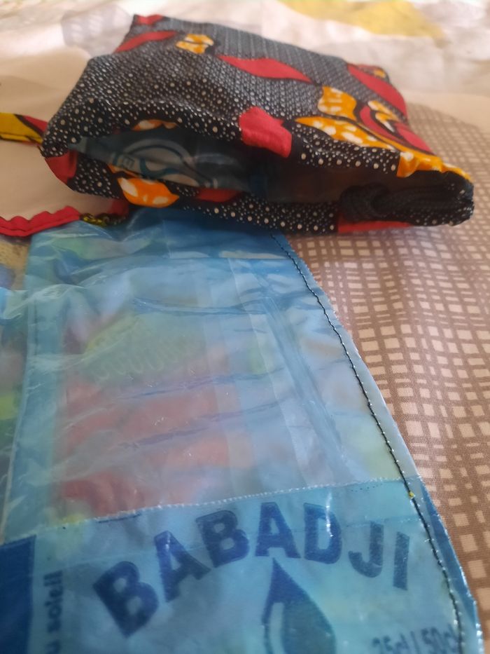 Bavoir artisanal et écologique neuf + pochette - photo numéro 3