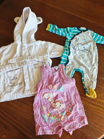 Lot n° 7: peignoir bébé 6 mois
