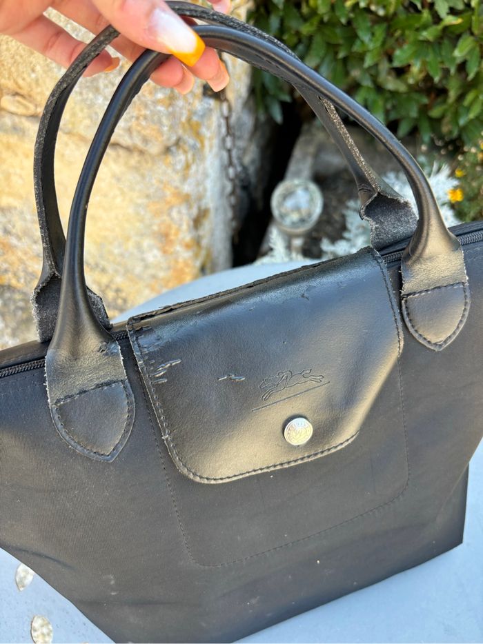 Longchamp Le Pliage M noir – porté main – cuir verni noir – authentique - photo numéro 4