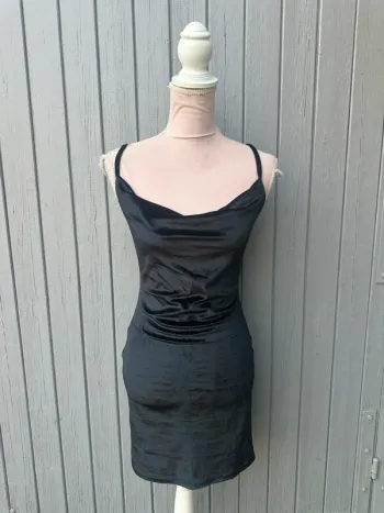 Robe fines bretelles noir velours chic 36/S