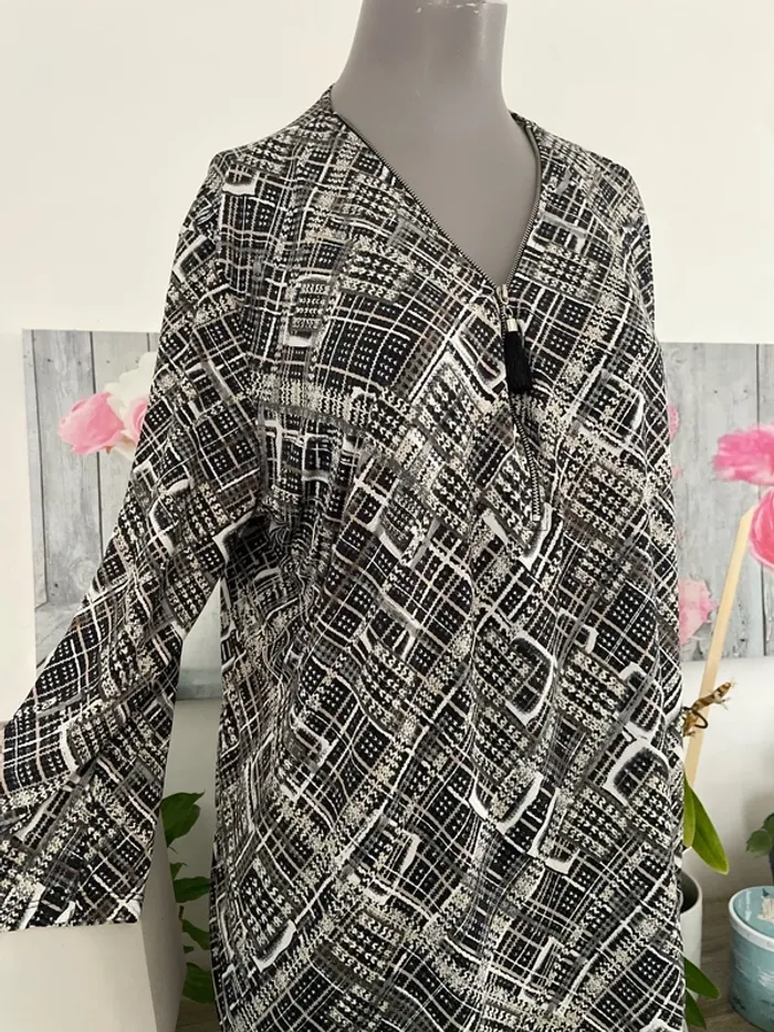 Magnifique blouse en 44 de marque Armand Thiery en excellent état - photo numéro 4