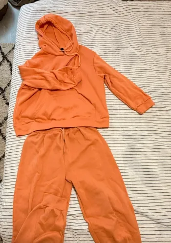 Ensemble sweat à capuche et jogging orange