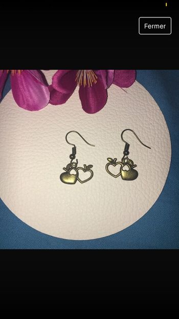 boucles d'oreilles pendantes fantaisie métal doré vieilli coeurs pomme amour love