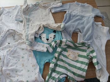 Lot de 8 pyjamas taille naissance