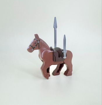 Lego Animaux Castle / City : Cheval marron foncé avec selle et armes - 9️⃣ 