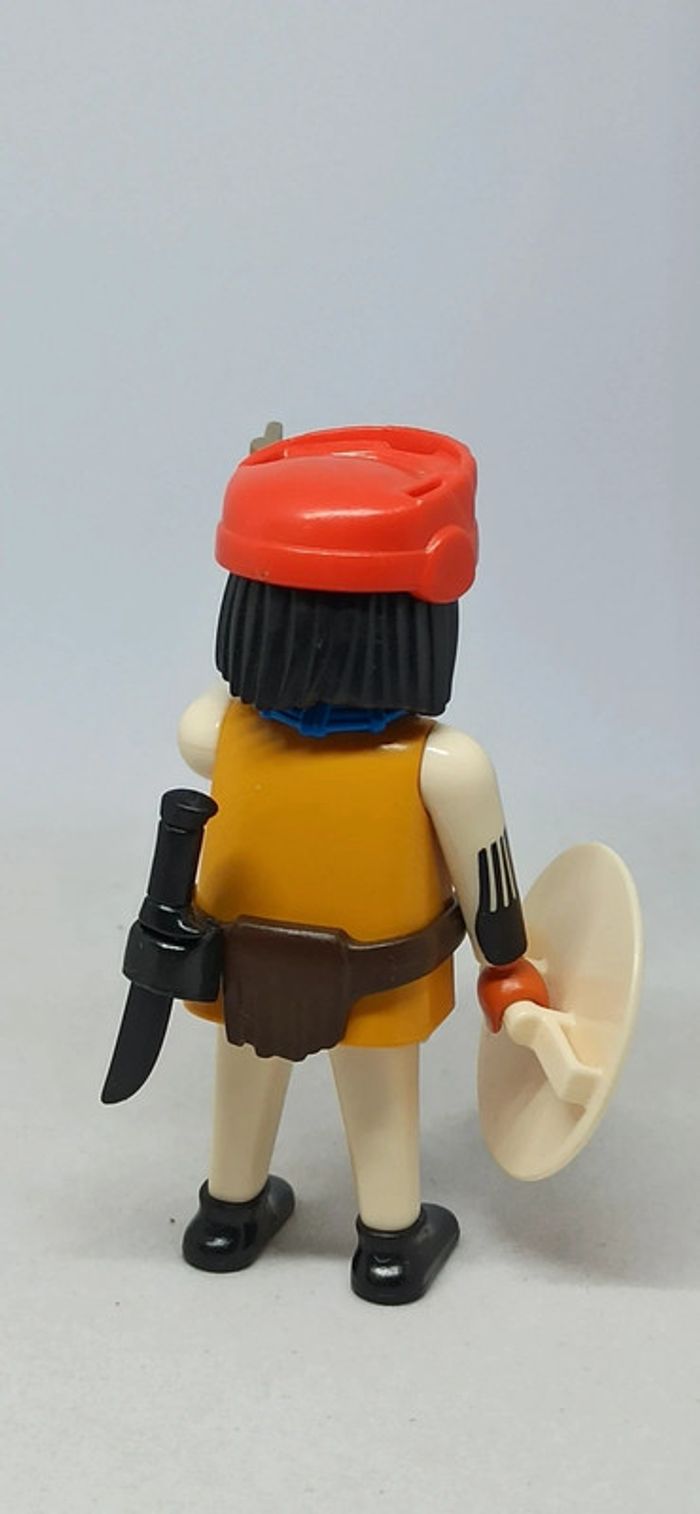 Homme indien avec bouclier rond coloré et pioche playmobil - photo numéro 3