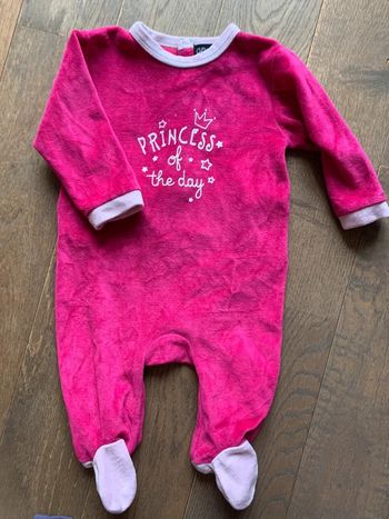 Pyjama 6 mois velours fuschia imprimé tbe