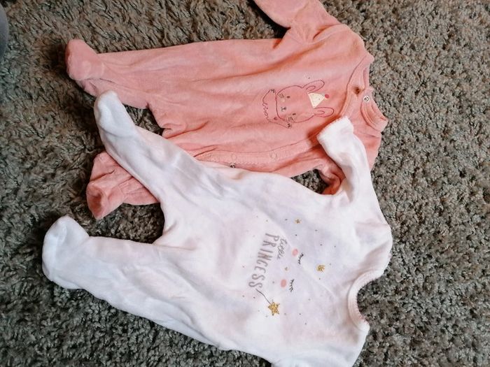 Pyjamas 1 mois. 3 e au choix - photo numéro 3