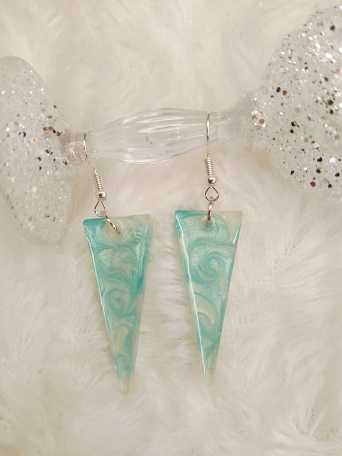 Boucles d'oreilles triangles blanc turquoise