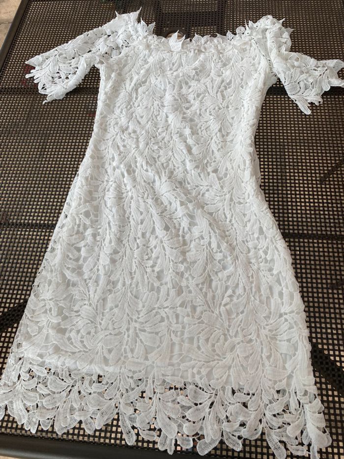 Superbe robe stretch en dentelle May shining star M/ L - photo numéro 2