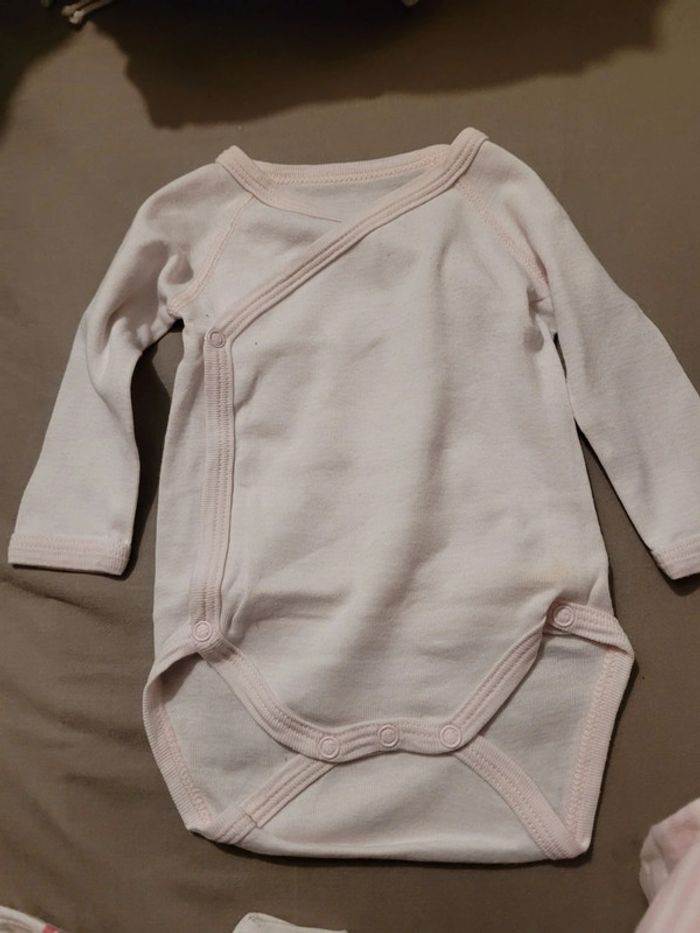 Lot de 2 body petit bateau 3 mois rose pale super etat