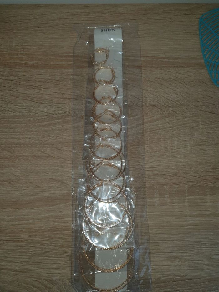 Lot 12 paires de boucles d'oreilles - photo numéro 2