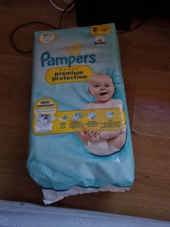 Vend 2 paquet de couches taille 2 de marque panpers un paquet neuf et l'autre manque une 10 de couches prix 12euro paquet de 52 couche 