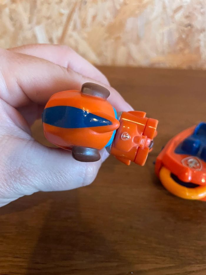 Idée cadeau 🎁 Figurine Zuma Launching Surfboard de la Pat Patrouille avec sa bouée à lancer - photo numéro 8