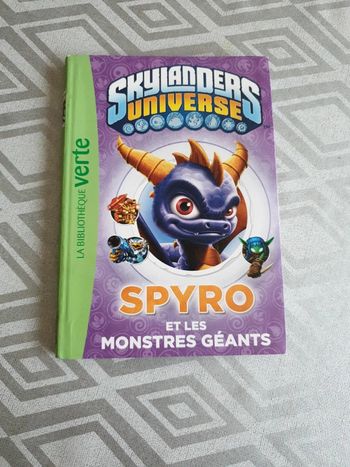 Livre Skylanders Universe