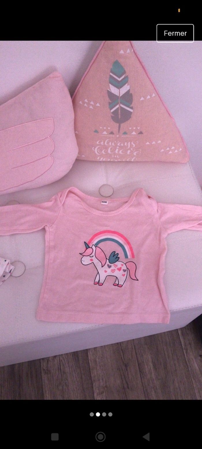 Lot d un pyjama léger et d'une tenue été Hello Kitty taille 1-3 mois - photo numéro 2