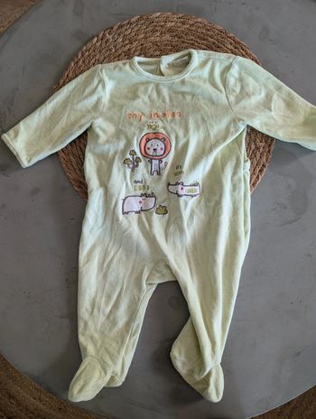 Pyjama ouverture arrière garçon ou fille 12 mois très bon état