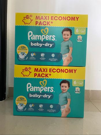 Lot 2 cartons couches Pampers T6