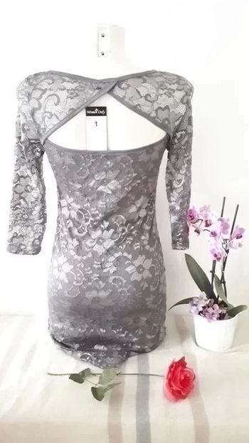 💗 Robe chic courte et moulante dentelle manches 3/4 décolleté dos