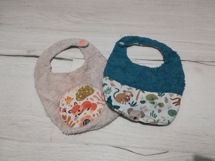 Lot de 2 bavoirs