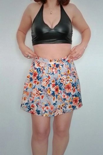 Minijupe évasée  fleurie printemps Stradivarius taille 36