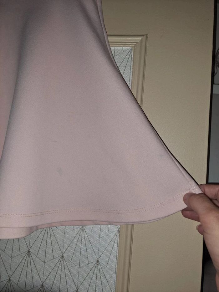 Jupe rose 36-38 trapèze. 2 micro tâches à peine visibles - photo numéro 2