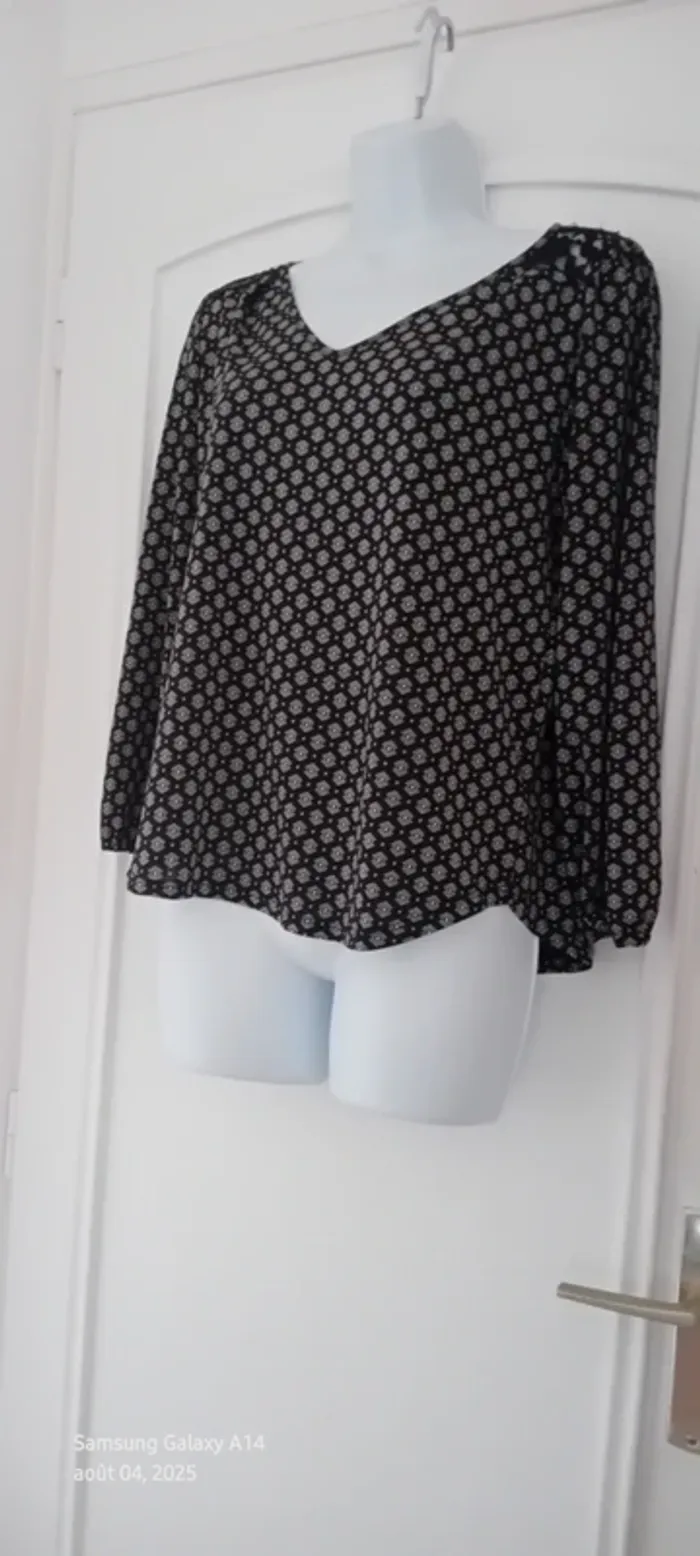 Blouse fluide col en V avec dentelle évasé imprimé géométrique et points noir femme 38 cache cache - photo numéro 9